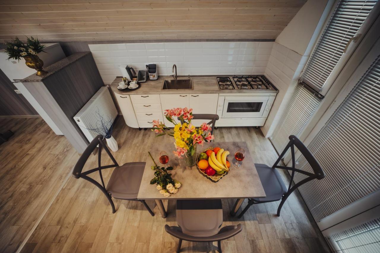 Rustaveli Apartment With Gym Tbilisi Buitenkant foto